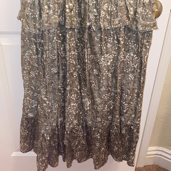 Olivaceous sage floral tiered dress - Picture 4 of 7